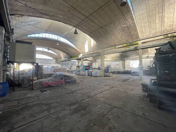 capannone in vendita ad Uzzano in zona Santa Lucia