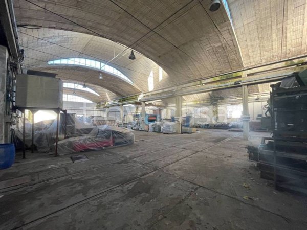 capannone in vendita ad Uzzano in zona Santa Lucia