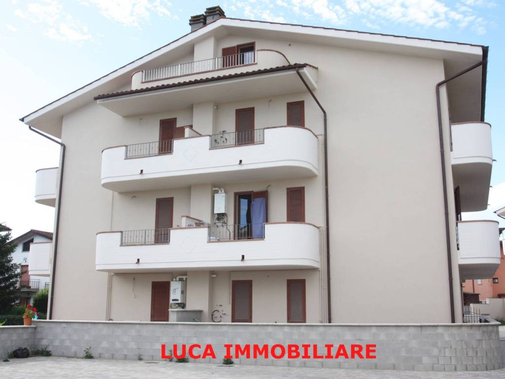appartamento in vendita ad Uzzano in zona Santa Lucia
