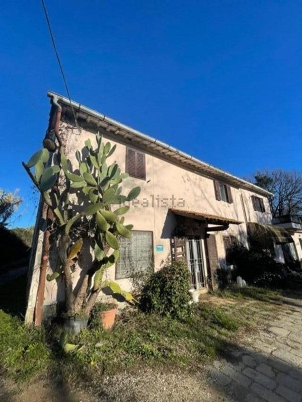 appartamento in vendita ad Uzzano in zona Forone