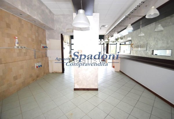 negozio in vendita ad Uzzano in zona Fornaci