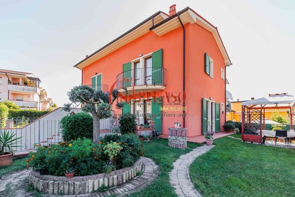 casa indipendente in vendita ad Uzzano
