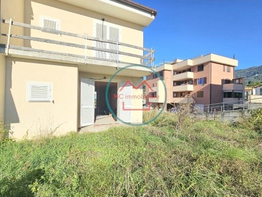 casa indipendente in vendita ad Uzzano in zona Santa Lucia