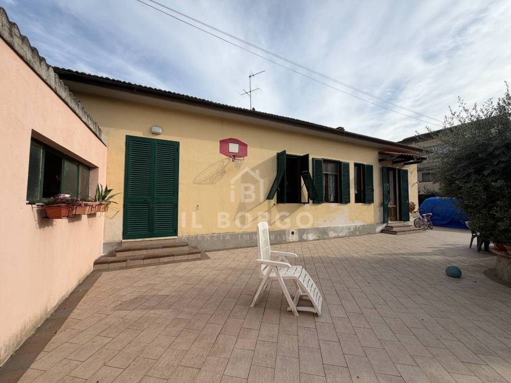 casa indipendente in vendita ad Uzzano in zona Santa Lucia