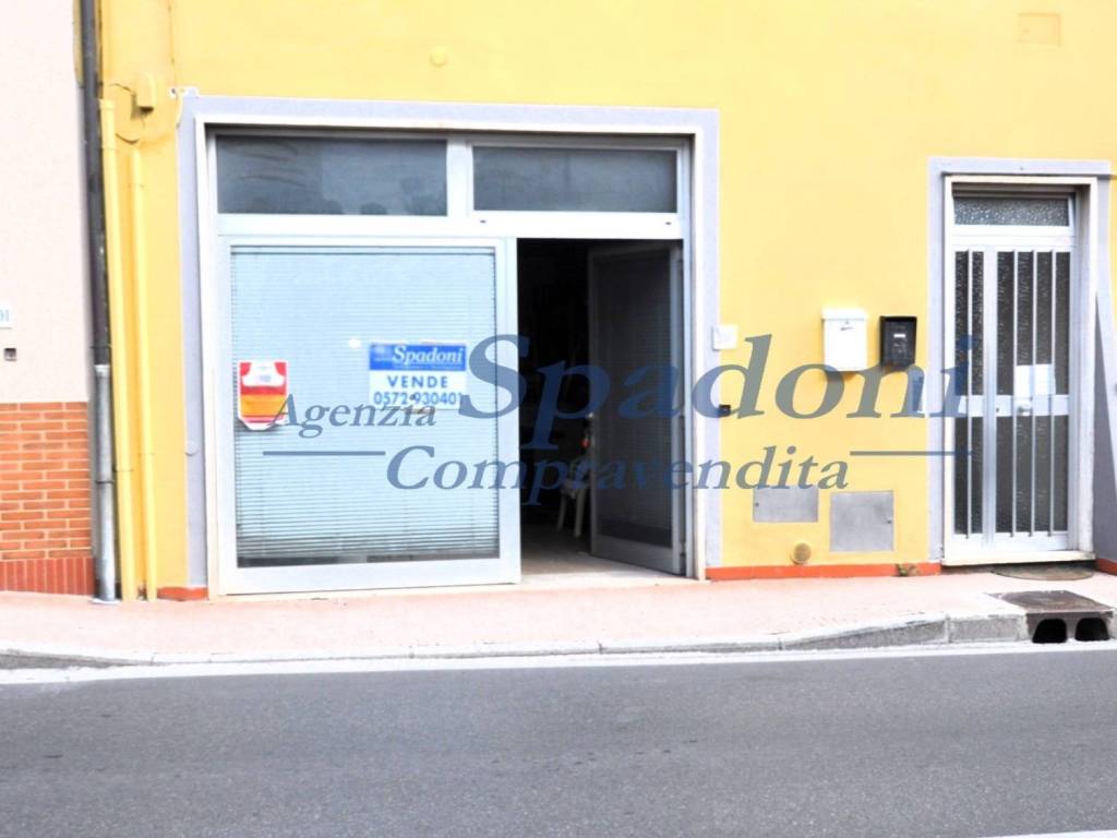 negozio in vendita ad Uzzano in zona Santa Lucia