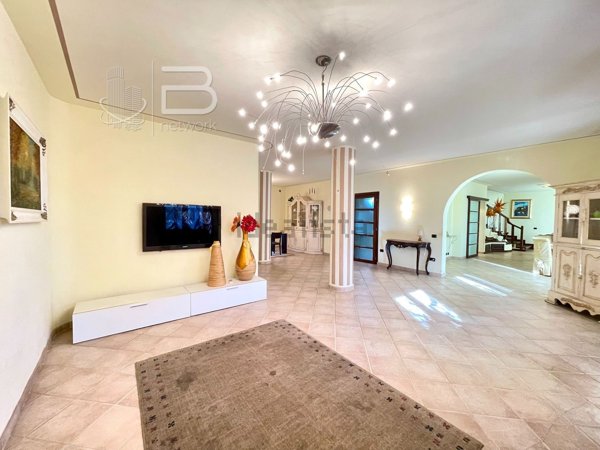 casa indipendente in vendita ad Uzzano in zona Santa Lucia