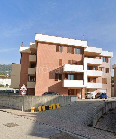 appartamento in vendita ad Uzzano in zona Santa Lucia