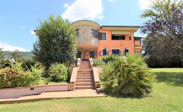 casa indipendente in vendita ad Uzzano in zona Santa Lucia