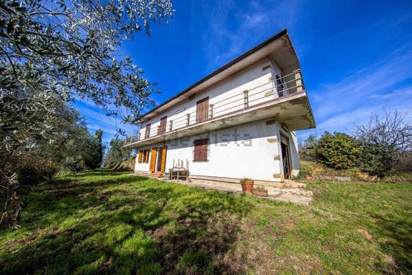 pentavano in vendita ad Uzzano