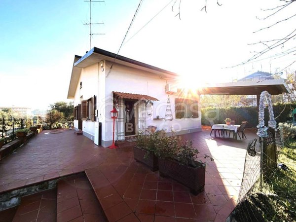 casa indipendente in vendita ad Uzzano in zona Santa Lucia
