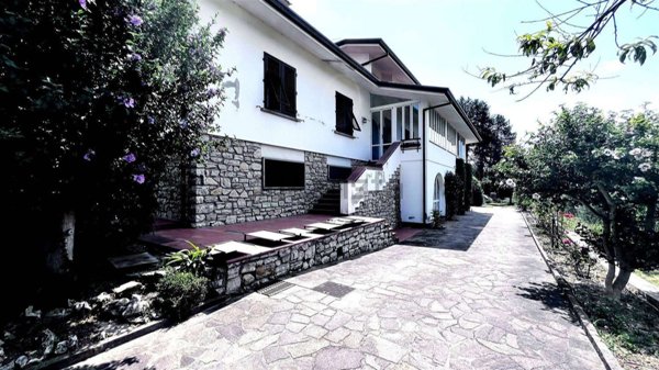 casa indipendente in vendita ad Uzzano in zona Torricchio