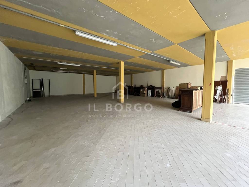 negozio in vendita ad Uzzano in zona Santa Lucia