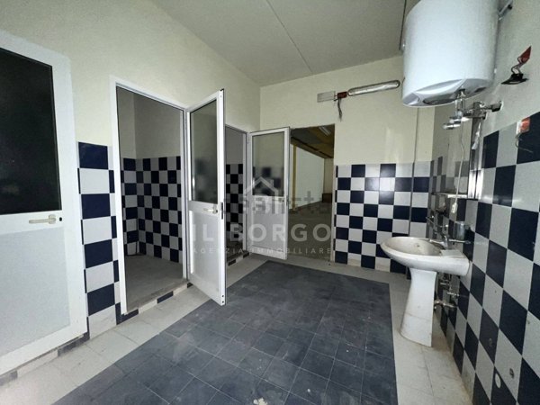 locale di sgombero in vendita ad Uzzano