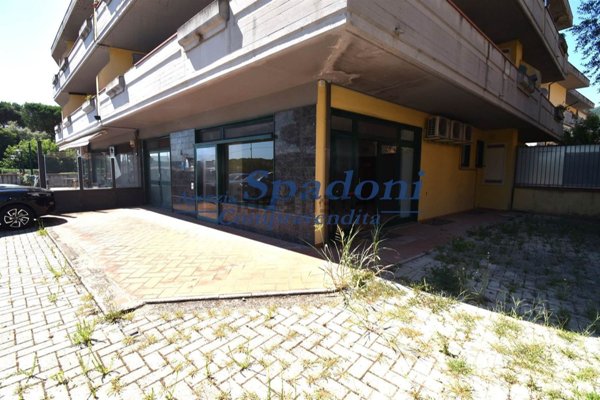 locale di sgombero in vendita ad Uzzano