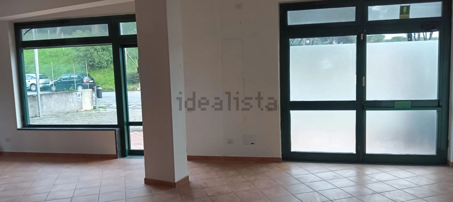 negozio in vendita ad Uzzano in zona Santa Lucia