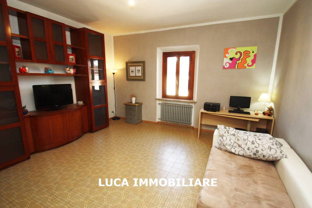 appartamento in vendita ad Uzzano in zona Santa Lucia