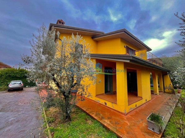 casa indipendente in vendita ad Uzzano in zona Santa Lucia