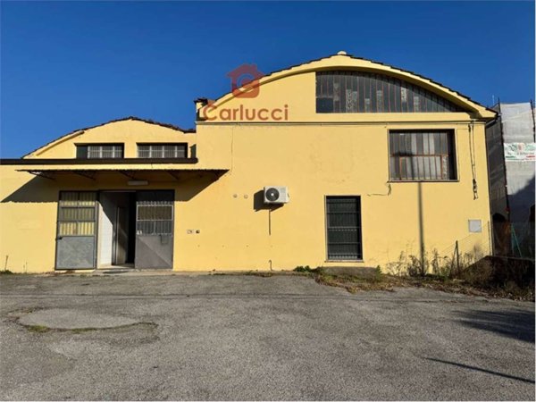 locale commerciale in vendita ad Uzzano in zona Santa Lucia