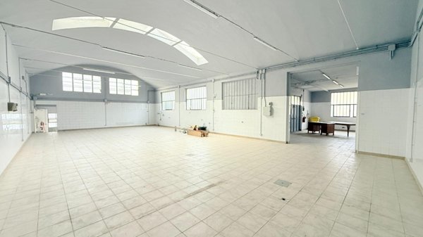 capannone in vendita ad Uzzano