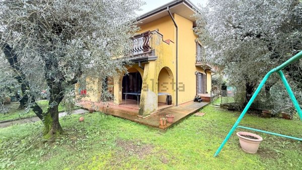 casa indipendente in vendita ad Uzzano in zona Torricchio