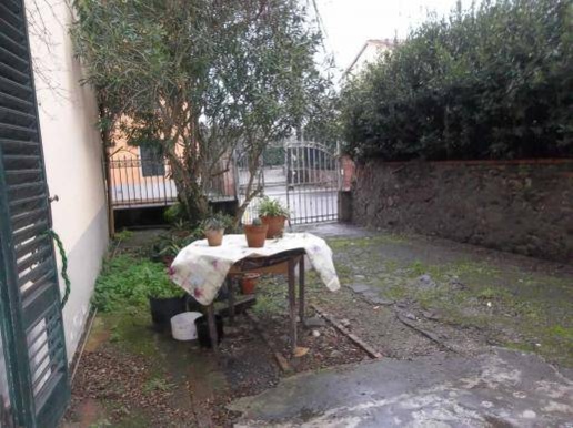 casa indipendente in vendita ad Uzzano in zona Santa Lucia