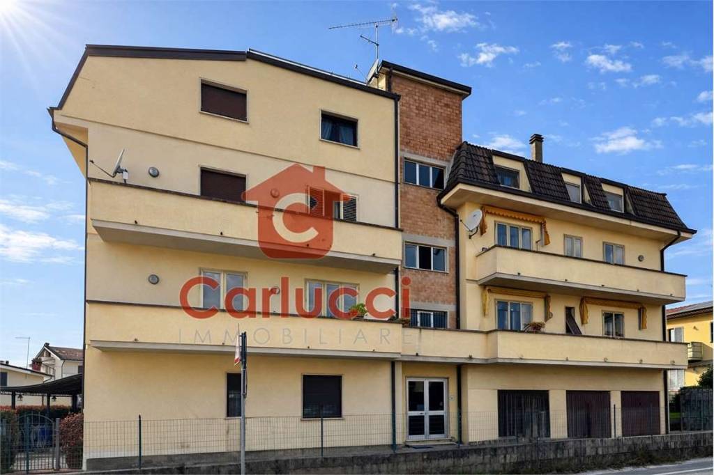 appartamento in vendita ad Uzzano in zona Santa Lucia