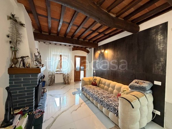 casa indipendente in vendita ad Uzzano in zona Santa Lucia