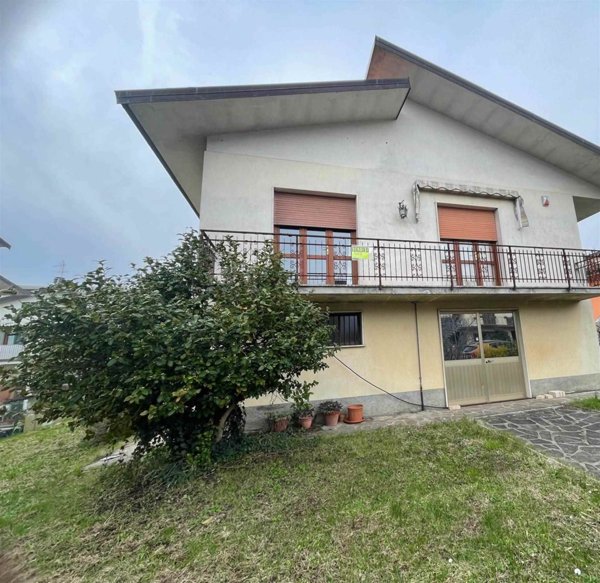 casa indipendente in vendita ad Uzzano in zona Santa Lucia