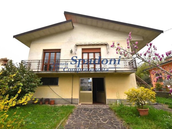 casa indipendente in vendita ad Uzzano in zona Santa Lucia