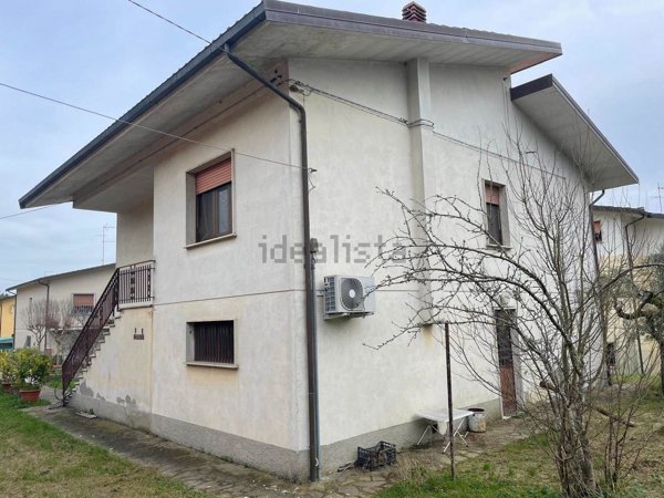 casa indipendente in vendita ad Uzzano in zona Santa Lucia