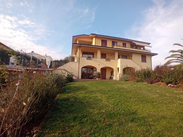 casa indipendente in vendita ad Uzzano in zona Santa Lucia