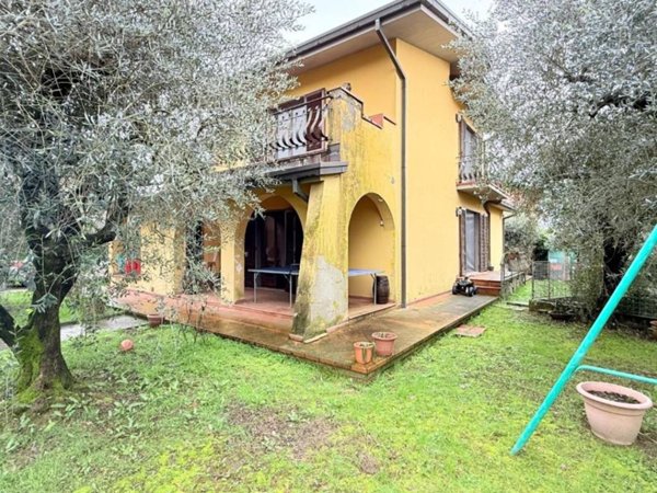 casa indipendente in vendita ad Uzzano in zona Torricchio