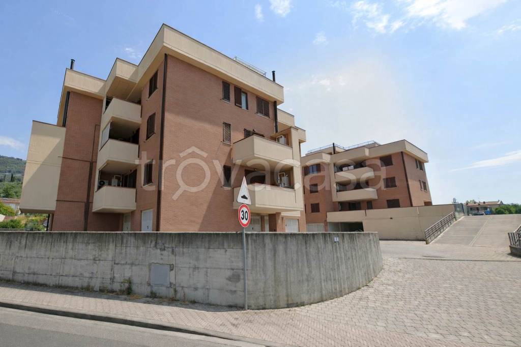 appartamento in vendita ad Uzzano in zona Santa Lucia