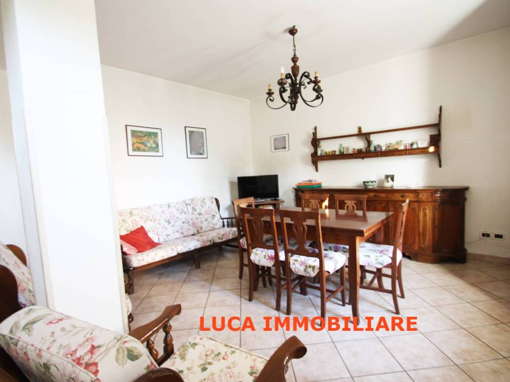 casa indipendente in vendita ad Uzzano in zona Santa Lucia
