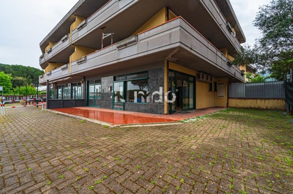 negozio in vendita ad Uzzano