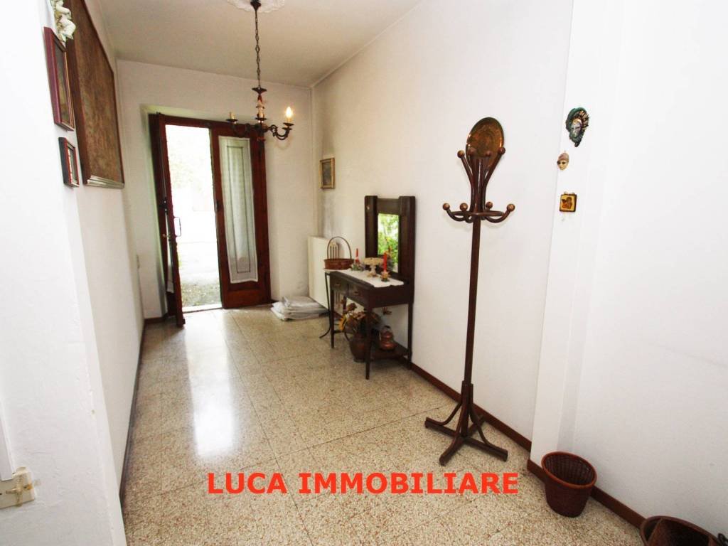 casa indipendente in vendita ad Uzzano in zona Santa Lucia