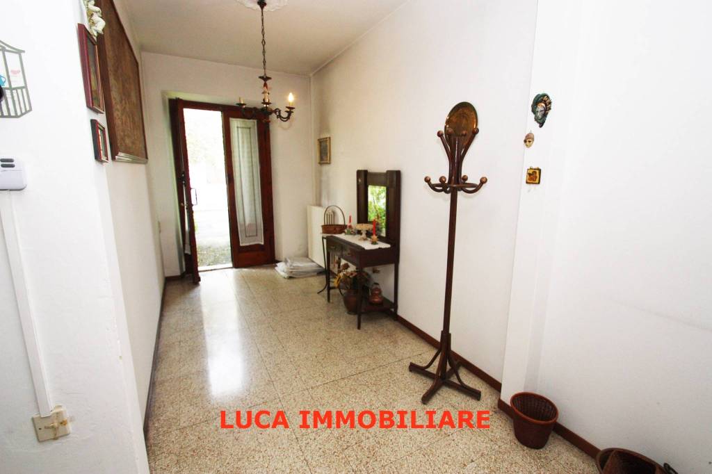casa indipendente in vendita ad Uzzano in zona Santa Lucia