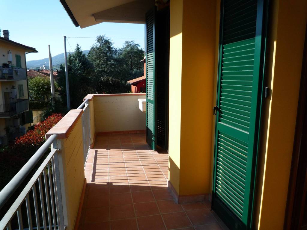 appartamento in vendita ad Uzzano in zona Santa Lucia