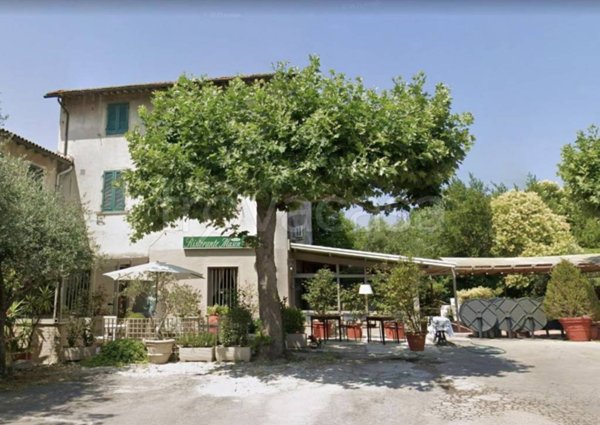 negozio in vendita ad Uzzano in zona Santa Lucia