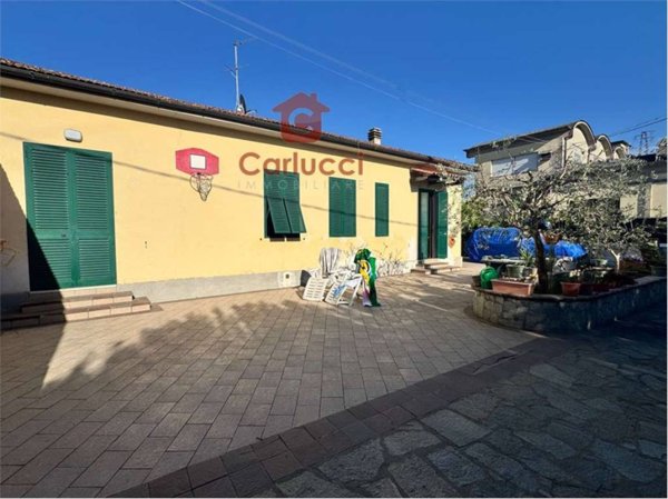 casa indipendente in vendita ad Uzzano in zona Santa Lucia
