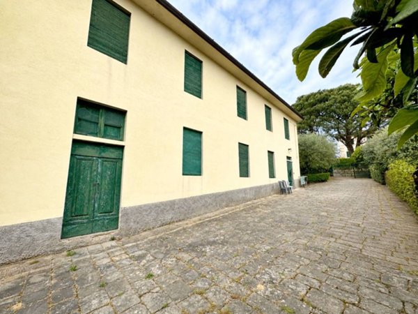 casa indipendente in vendita ad Uzzano in zona Santa Lucia