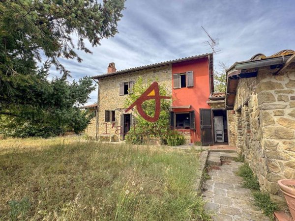 casa indipendente in vendita ad Uzzano in zona Santa Lucia