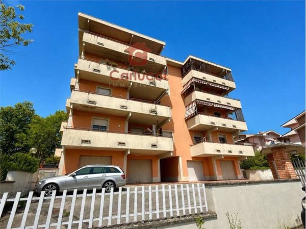 appartamento in vendita ad Uzzano in zona Santa Lucia