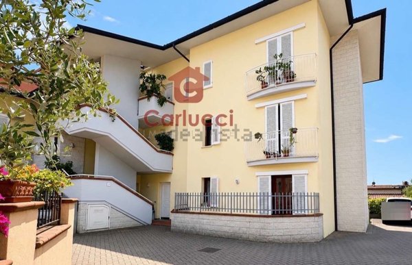 appartamento in vendita ad Uzzano in zona Santa Lucia