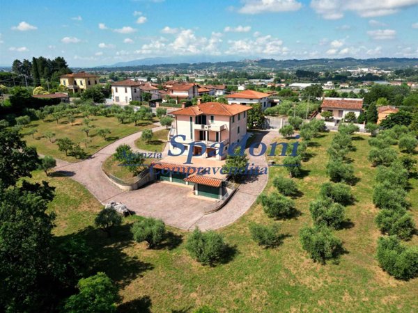 casa indipendente in vendita ad Uzzano in zona Torricchio