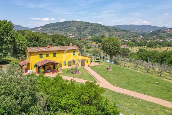 casa indipendente in vendita ad Uzzano in zona Torricchio