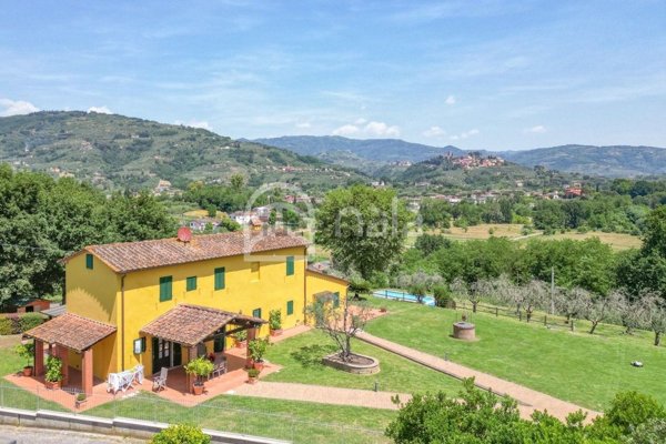 casa indipendente in vendita ad Uzzano in zona Torricchio