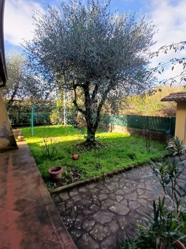 casa indipendente in vendita ad Uzzano in zona Forone