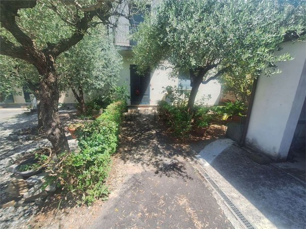 casa indipendente in vendita ad Uzzano in zona Santa Lucia