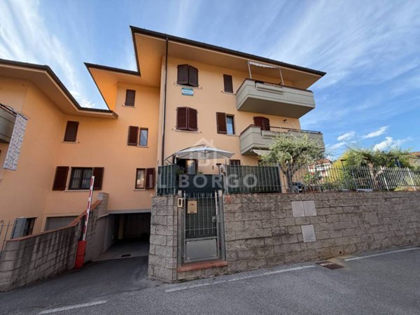 appartamento in vendita ad Uzzano in zona Santa Lucia